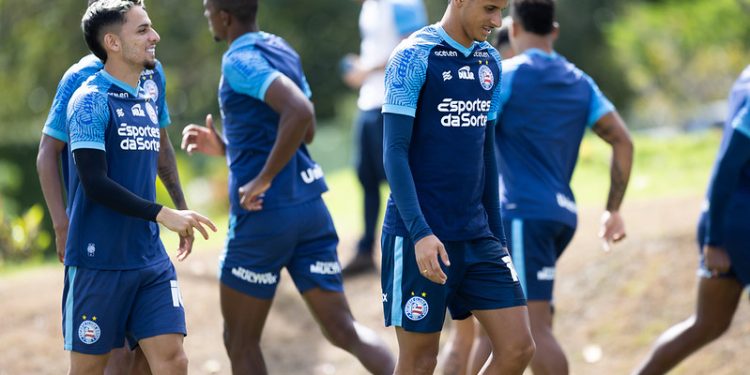 Ceni comanda treino tático e segue preparando equipe para enfrentar o Atlético-MG