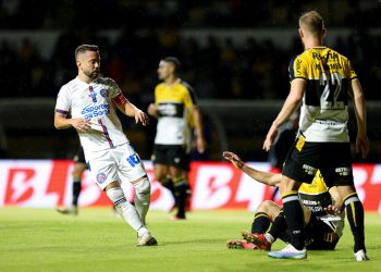 Fora de casa, Bahia vence o Criciúma por 2 a 0 e avança de fase na Copa do Brasil