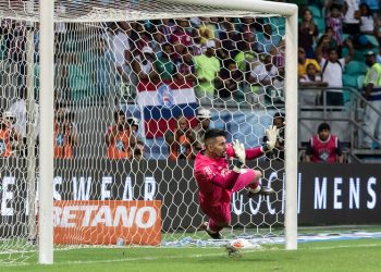 Goleiro Marcos Felipe é alvo de críticas após eliminação do Bahia na Copa do Nordeste