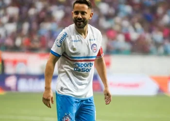 Meia Everton Ribeiro está entre os maiores ‘ladrões’ de bolas neste Campeonato Brasileiro