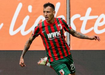 Recuperado de lesão, lateral fechado com o Bahia é destaque em jogo do Campeonato Alemão