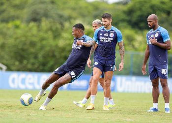 Rogério Ceni comanda treino tático e deve repetir escalação contra o Brangatino