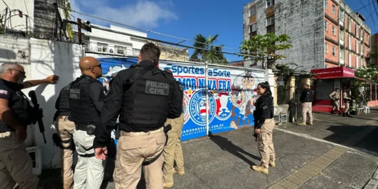 Sede da torcida Bamor é alvo de operação da Polícia Civil da Bahia