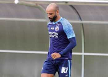 “Temos que estar preparados para fazer nosso melhor dentro de campo”, diz Thaciano em entrevista