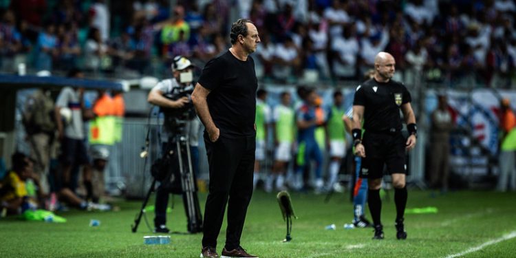 Rogério Ceni elogia atuação do Bahia e faz críticas a Arena Fonte Nova: ‘O gramado está piorando a cada dia’