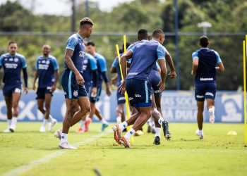 Ceni comanda treino técnico e Bahia segue se preparando para enfrentar o Corinthians