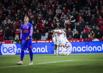 Na Ligga Arena, Bahia vence o Athletico por 3 a 1 e retorna ao G-4