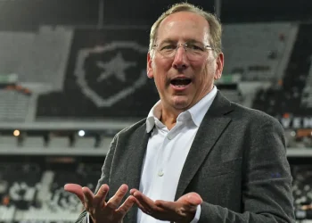 “Não é meu confronto favorito”, diz John Textor sobre enfrentar o Bahia na Copa do Brasil