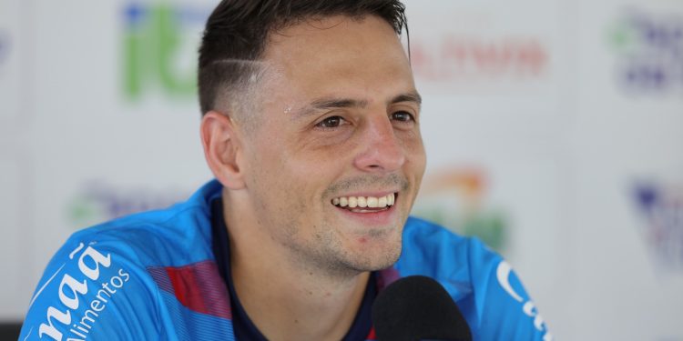 “Partida difícil, mas temos condições de trazer o triunfo”, diz Santiago Arias sobre o confronto contra o Corinthians