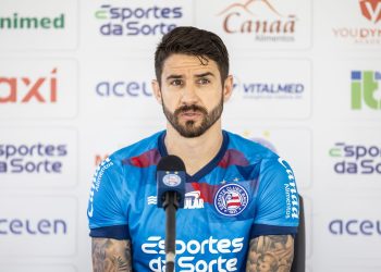 “Temos que voltar a subir, temos que voltar a pontuar”, diz Everaldo em entrevista