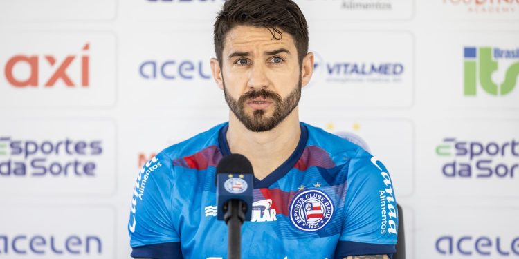 “Temos que voltar a subir, temos que voltar a pontuar”, diz Everaldo em entrevista