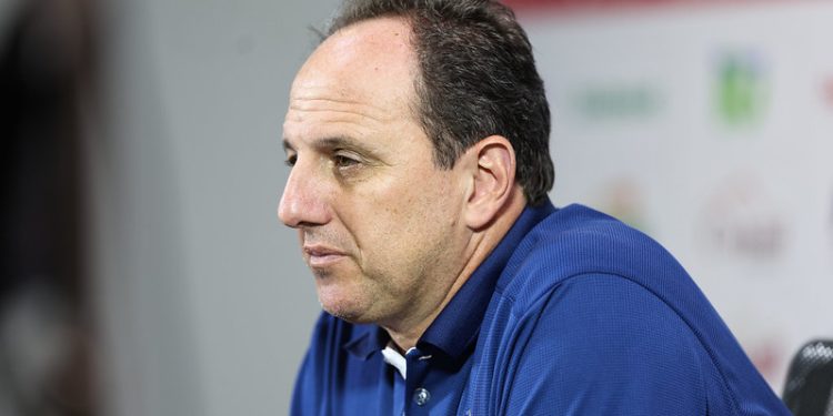 Rogério Ceni lamenta empate contra o Botafogo e explica mudanças na equipe