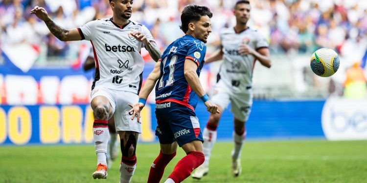 Bahia vence o Vitória por 2 a 0 e encosta no G-4 do Brasileirão