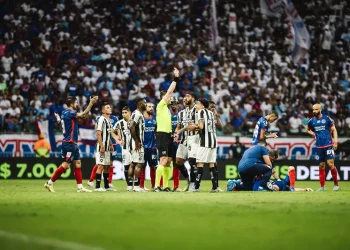 Botafogo cobra CBF por expulsão de Gregore contra o Bahia e critica arbitragem: “Mancha o Campeonato”