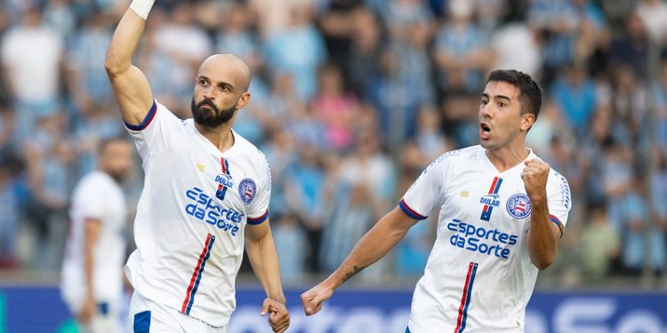 Com gols de Thaciano, Bahia vence o Grêmio e retorna ao G-6 do Brasileirão