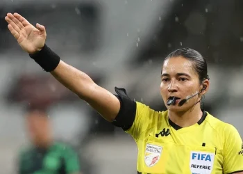 Edina Alves Batista é escalada para apitar Bahia x Criciúma na Arena Fonte Nova