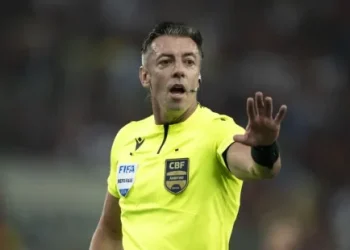 Raphael Claus é escalado para apitar Bahia x Fortaleza na Arena Castelão