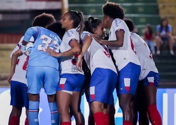 Com gol de pênalti, Mulheres de Aço garantem empate na estreia da Ladies Cup