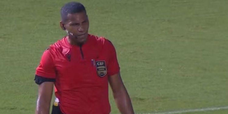 Bruno Pereira Vasconcelos é escalado para apitar Bahia x Vitória na Arena Fonte Nova