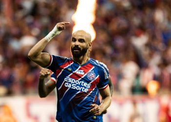 “Eu e minha família nos tornamos Bahia”, diz Thaciano em saída para o Santos