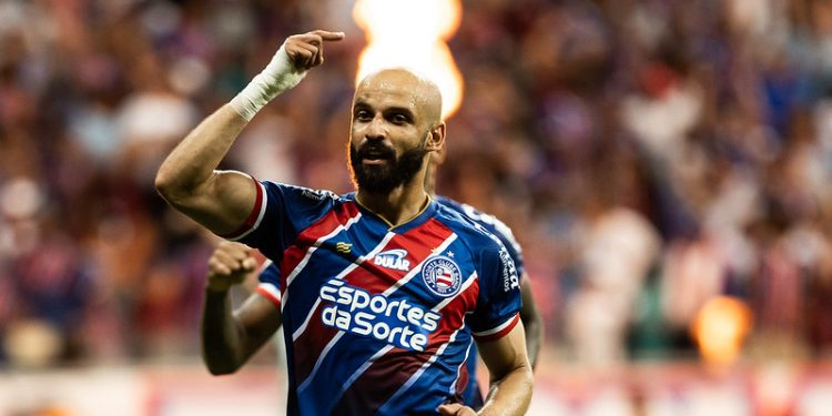 “Eu e minha família nos tornamos Bahia”, diz Thaciano em saída para o Santos