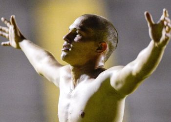 “Vi todo mundo curtindo e eu estava treinando”, diz Dell sobre preparação para jogar a Copinha com o Bahia