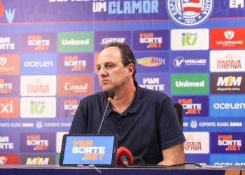 “Arbitragem um pouquinho infeliz”, afirma Rogério Ceni sobre Bahia x Vitória no Campeonato Baiano