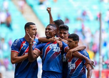 Com hat-trick de Lucho, Bahia vence o Colo Colo na Arena Fonte Nova