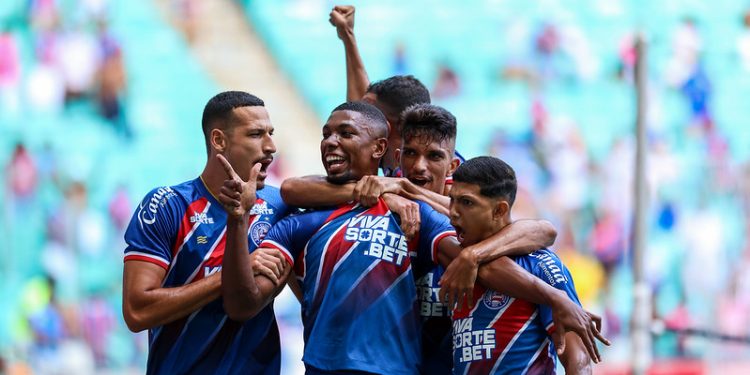 Com hat-trick de Lucho, Bahia vence o Colo Colo na Arena Fonte Nova