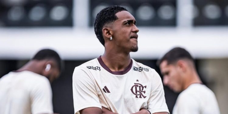 Bahia oficializa contratação do lateral-direito Lucyan, ex-Flamengo