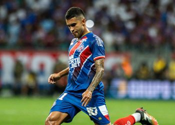 “Posição mais concorrida dentro do elenco”, diz Rodrigo Nestor sobre o meio de campo do Bahia