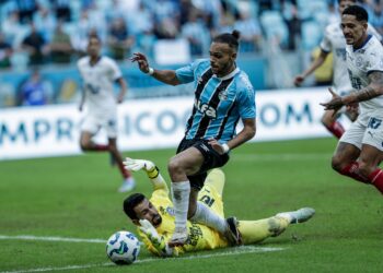 CBF divulga áudio do VAR sobre pênalti polêmico a favor do Grêmio contra o Bahia