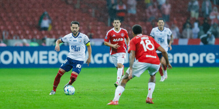 De virada, Bahia é derrotado pelo Internacional e acaba eliminado da Libertadores