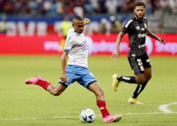 Rogério Ceni relaciona 24 jogadores para enfrentar o Flamengo pelo Brasileirão
