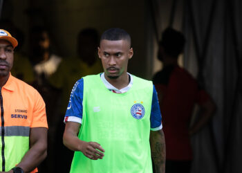 Com contrato renovado, Ademir lidera ranking de assistências do Bahia em 2025