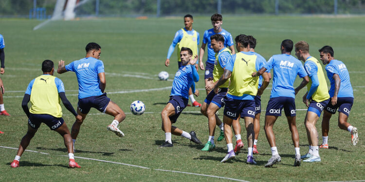 Com treino técnico e tático, Bahia segue preparação para enfrentar o Fortaleza