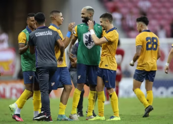 Próximo adversário do Bahia, Retrô ocupa a vice-lanterna na série C