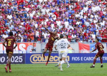 Com a presença de Carlo Ancelotti, Bahia vence o Santos pelo Campeonato Brasileiro
