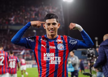 Erick Pulga cumpre suspensão contra o Santos após receber cartão no banco de reservas