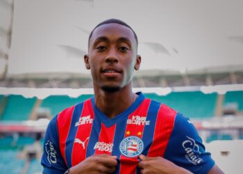 “Quero evoluir ao máximo para ajudar o Bahia”, destaca o zagueiro Luiz Gustavo em apresentação oficial