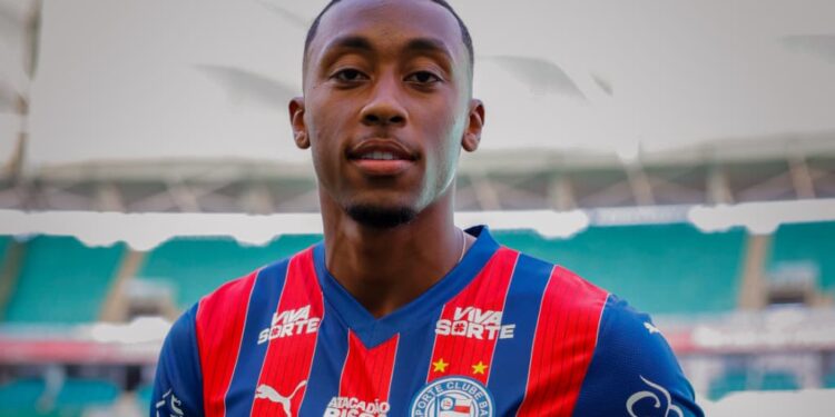 “Quero evoluir ao máximo para ajudar o Bahia”, destaca o zagueiro Luiz Gustavo em apresentação oficial