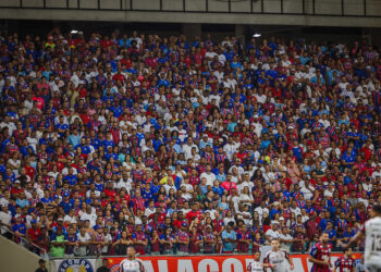 Bahia quebra recorde de público pagante na temporada em triunfo sobre o Flamengo