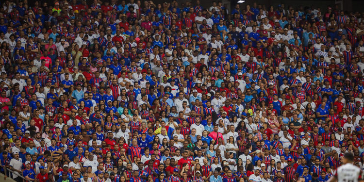 Bahia quebra recorde de público pagante na temporada em triunfo sobre o Flamengo