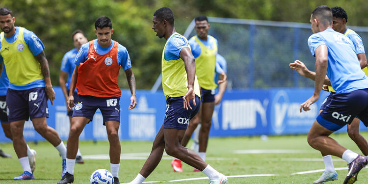 Bahia retoma treinamentos com retorno de dois titulares para duelo contra o Bragantino