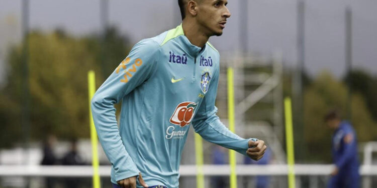 Ancelotti confirma estreia de Juba e volta a exaltar desempenho do lateral: “Jogador de muita qualidade”