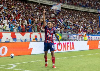 Bahia vence o Sport por 2 a 0 e encerra a noite com festa na Arena Fonte Nova