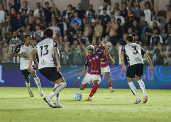 Com golaço de Jean Lucas, Bahia vira sobre o Corinthians e estreia com triunfo no Brasileirão