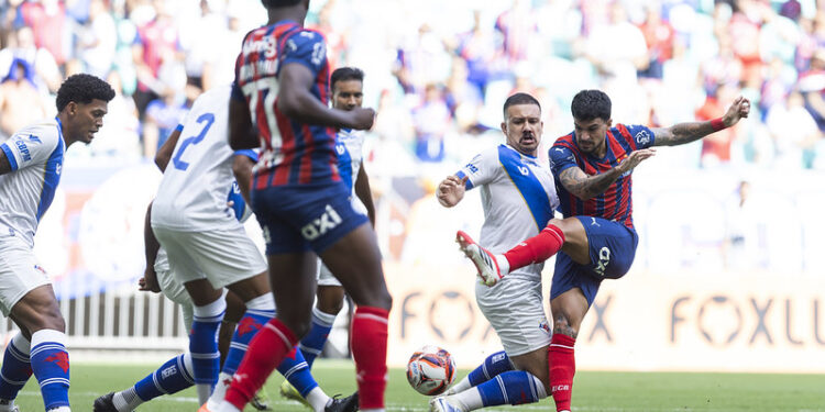 Sem sustos, Bahia vence o Galícia e se isola na liderança do Campeonato Baiano