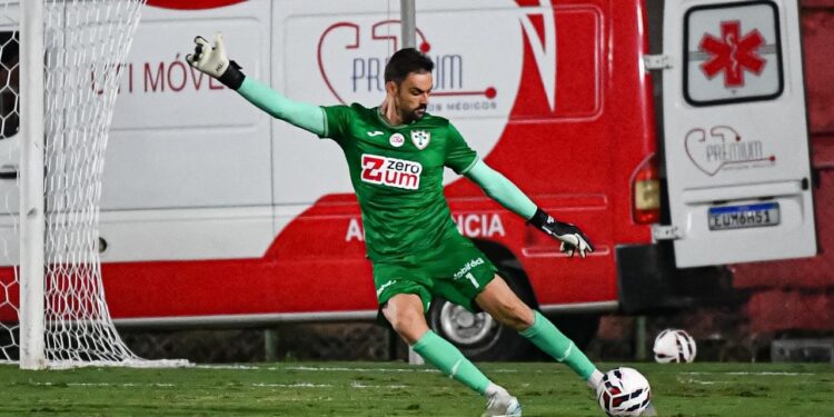 Bahia demonstra interesse no goleiro Bruno Bertinato, da Portuguesa