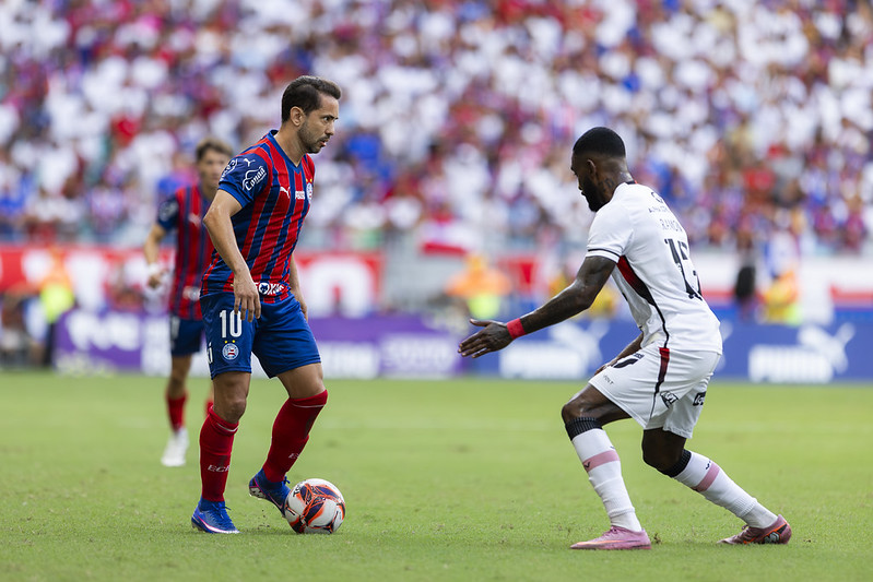 Everton Ribeiro sente desconforto na coxa e vira dúvida para o Ba-Vi pelo Brasileirão